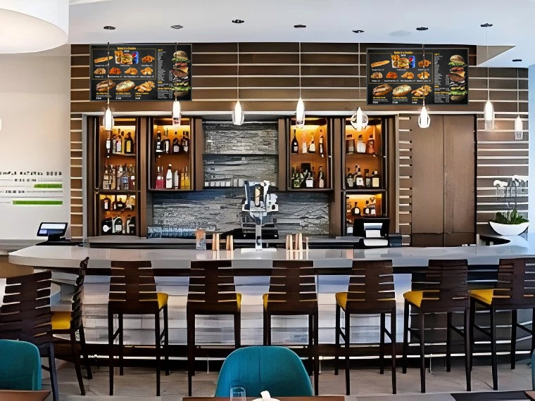 Bars & Restaurants Bars & Restaurants